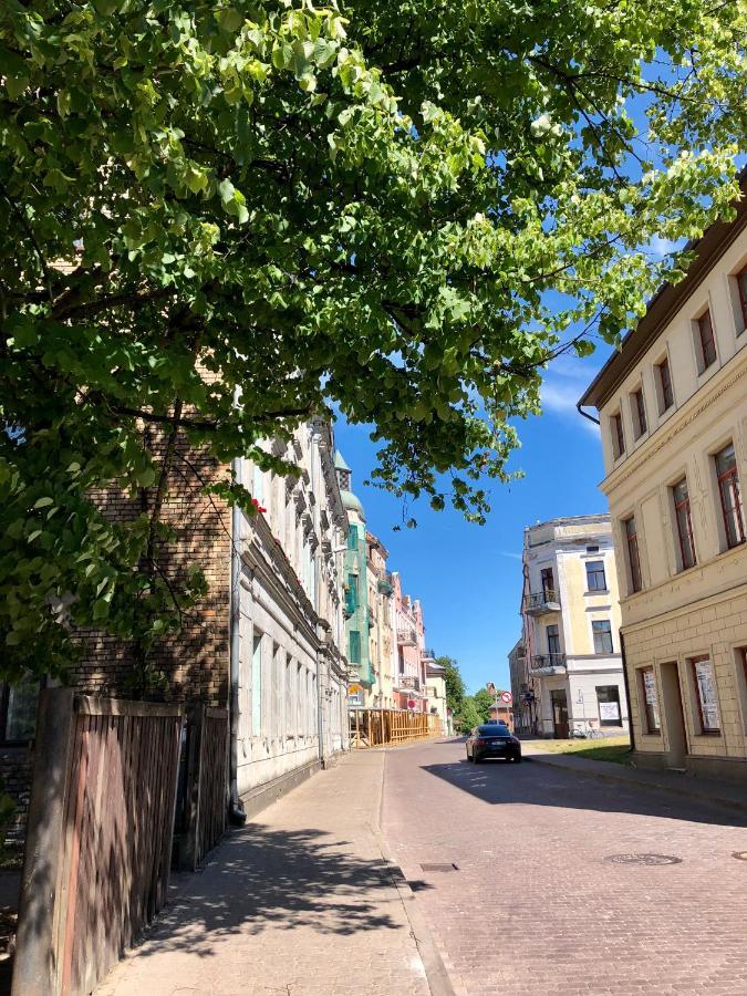 Bohemian Apartment In The Heart Of Old Ventspils City ภายนอก รูปภาพ